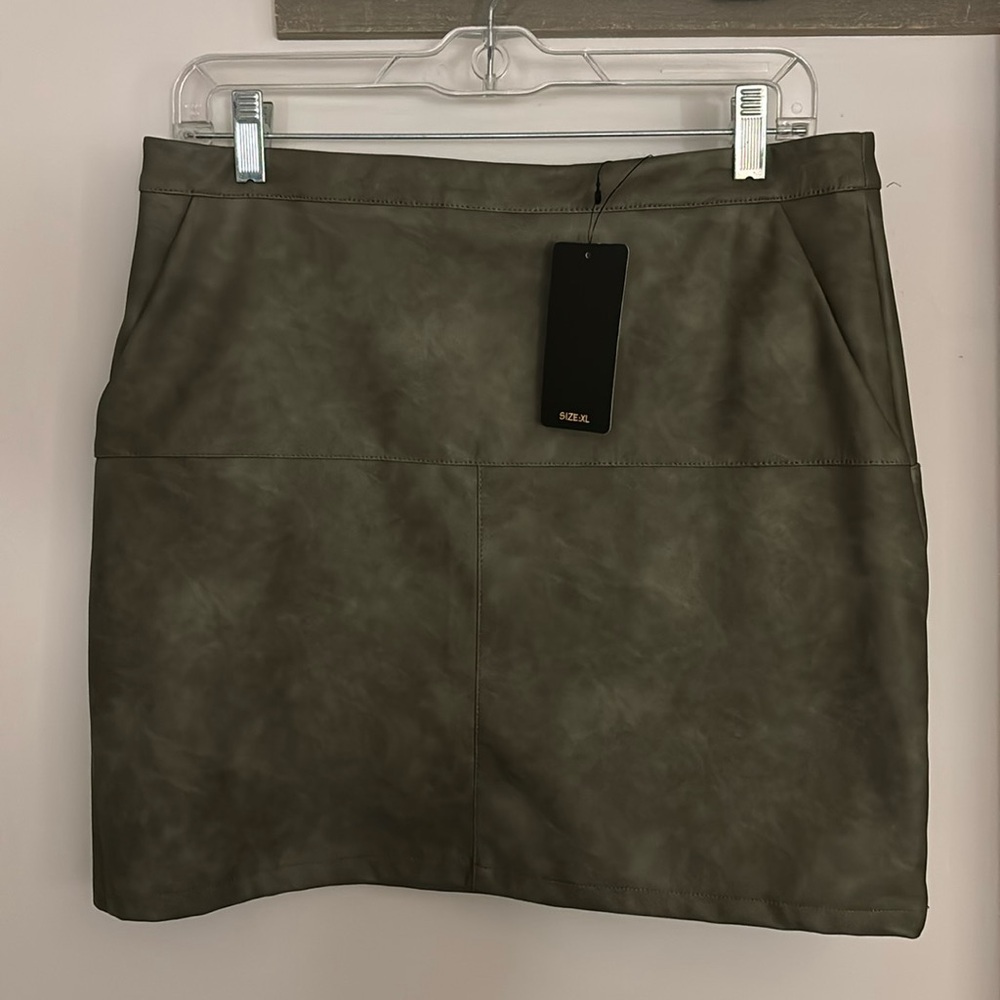 Juniors VEGAN leather Mini skirt XL